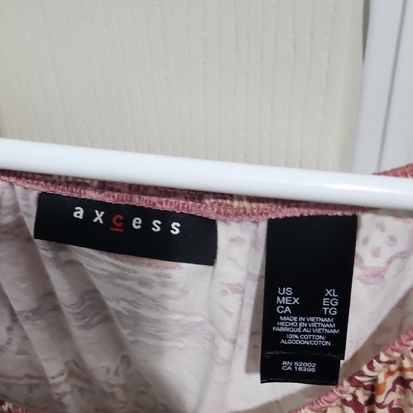 Express Pink and Cream Paisley Blouse Nwt - Picture 2 of 3